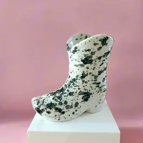 Worthy Co Boot Candle: Leather + Cashmere